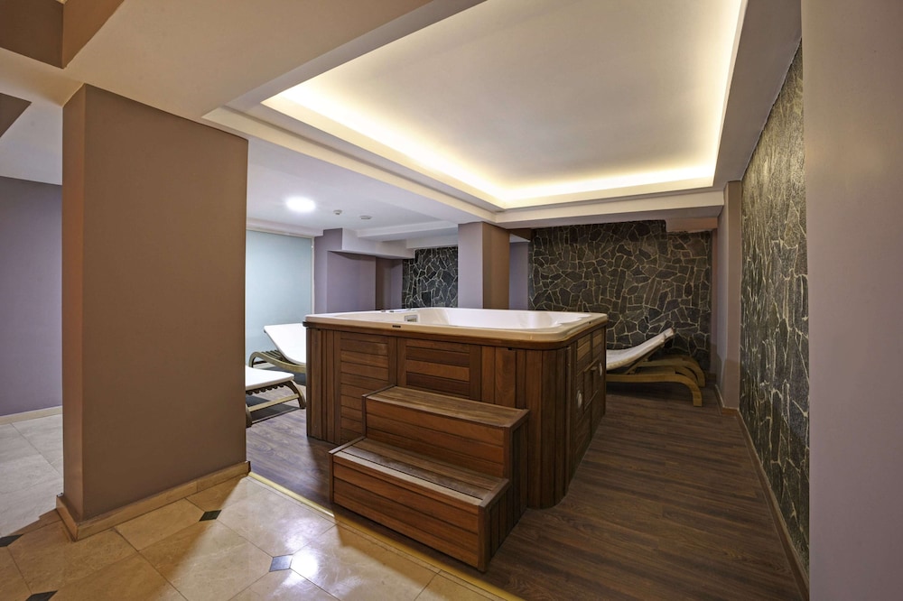 Stargate Hotel & Spa 10/50