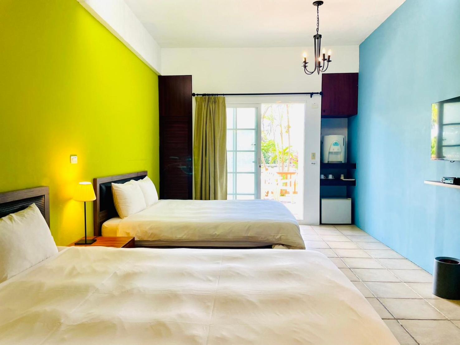 Courtyard, 2 Queen Beds