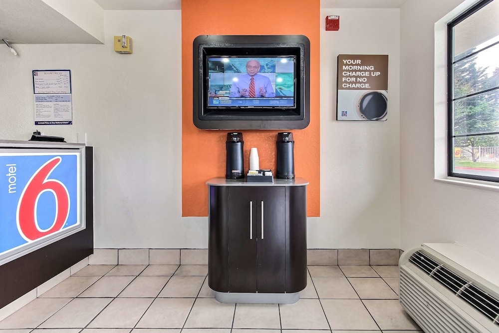 Motel6 Salinas, CA - North Monterey Area 29/41