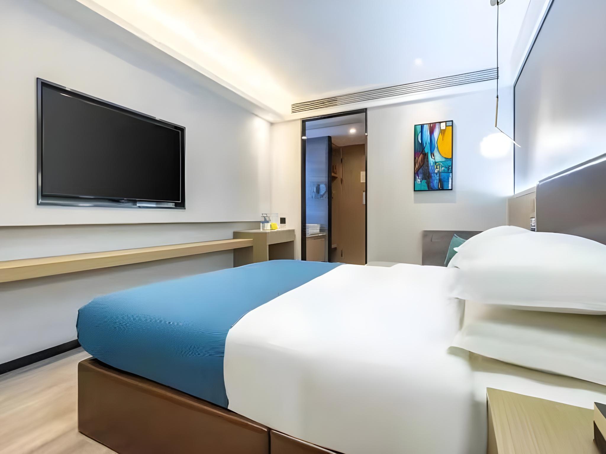 BUSINESS, QUEEN BED