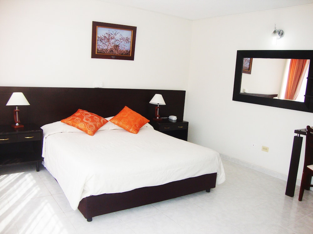 Hotel Del Llano 23/64