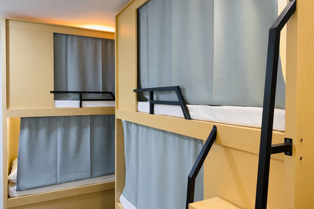 A Hotel Desker 36/55