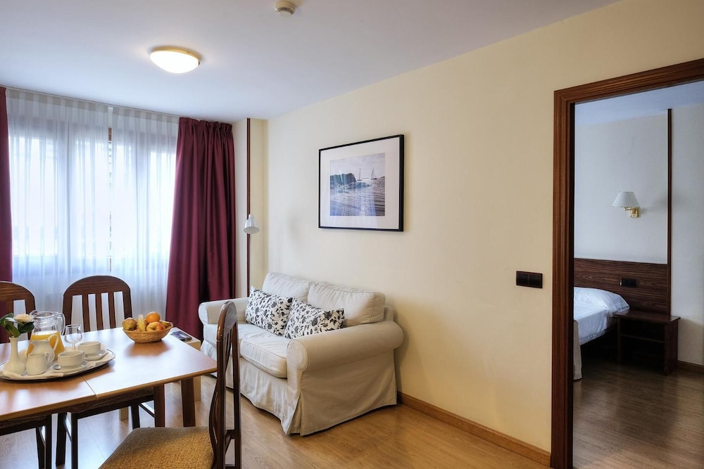 Arias Hotel 13/38