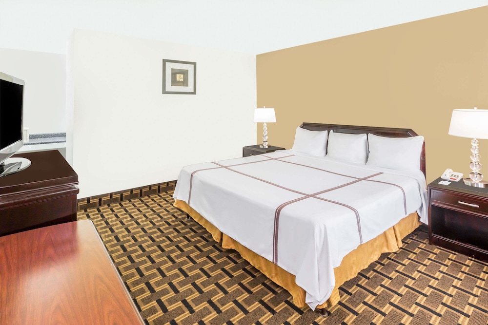 Travelodge By Wyndham Shreveport LA 8/20