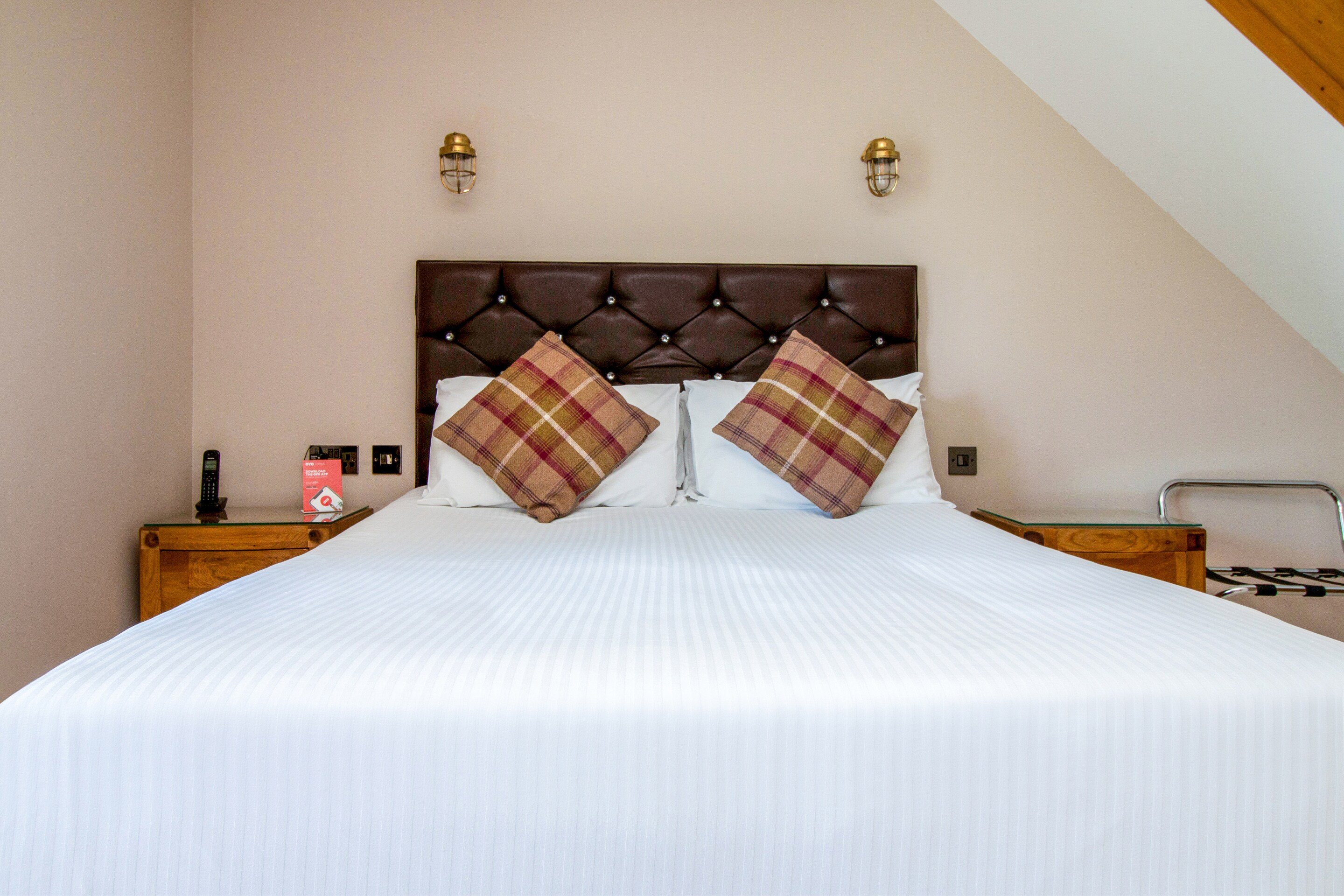 DELUXE, DOUBLE BED