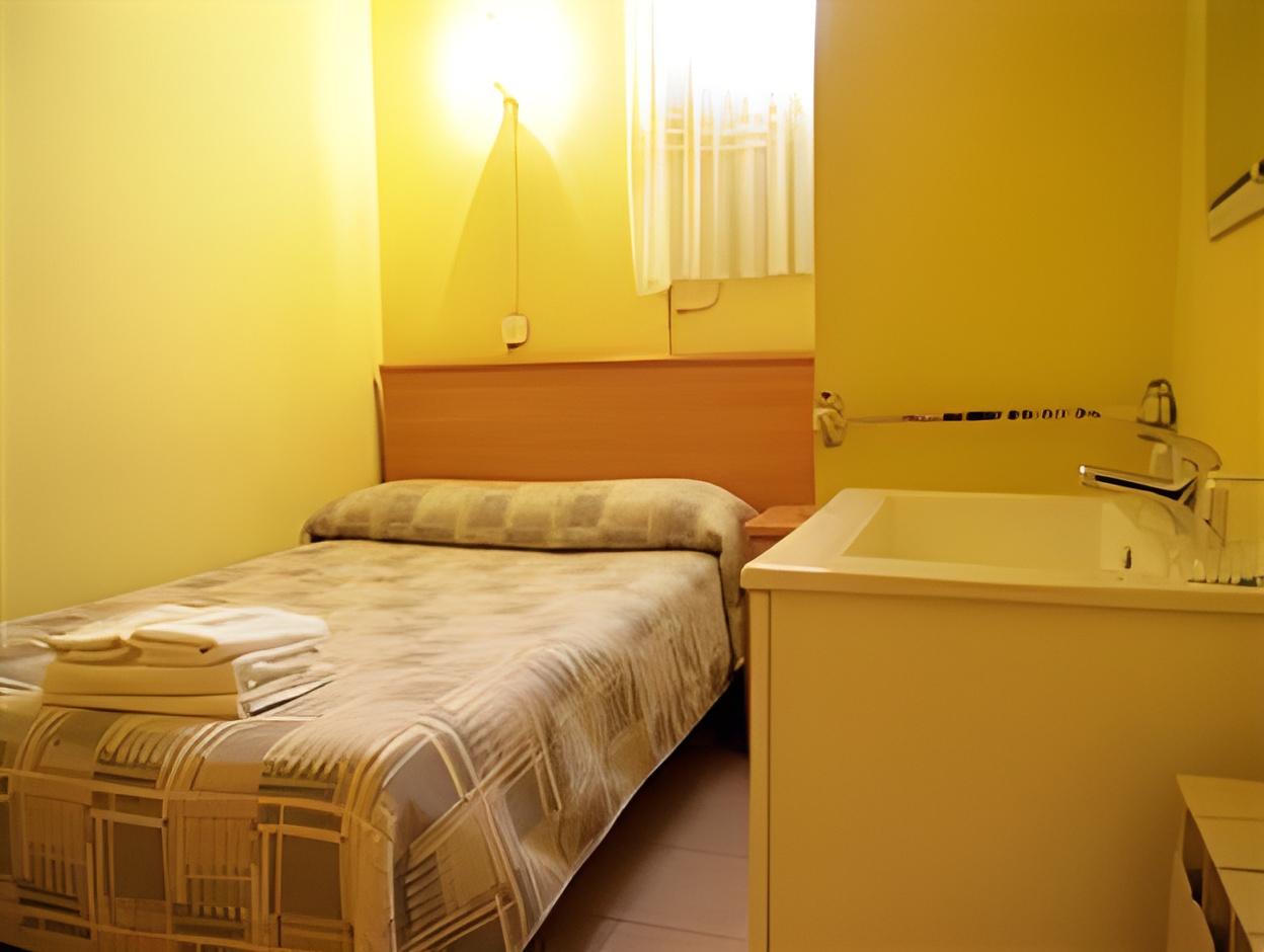 Room, Single, Shared Bathroom