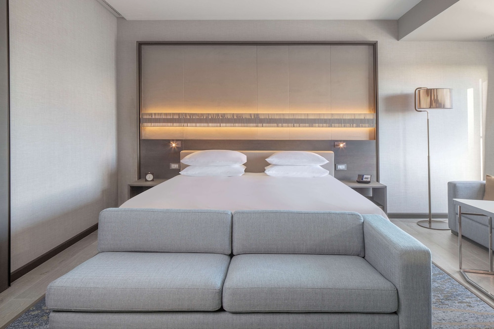Deluxe King Bed Room H