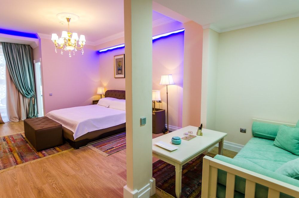 Phoenicia Royal 17/50