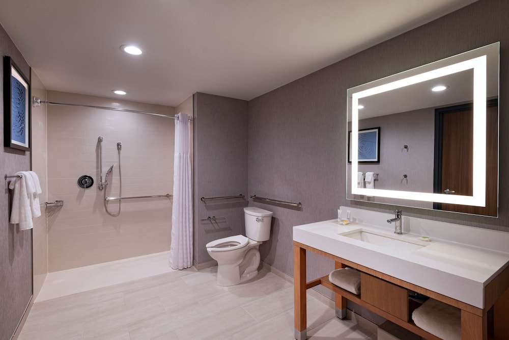 Hyatt Place Austin / Lake Travis / Four Points 7/55