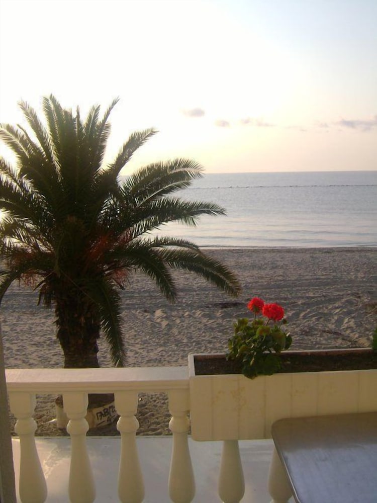 Avra Hotel 35/47