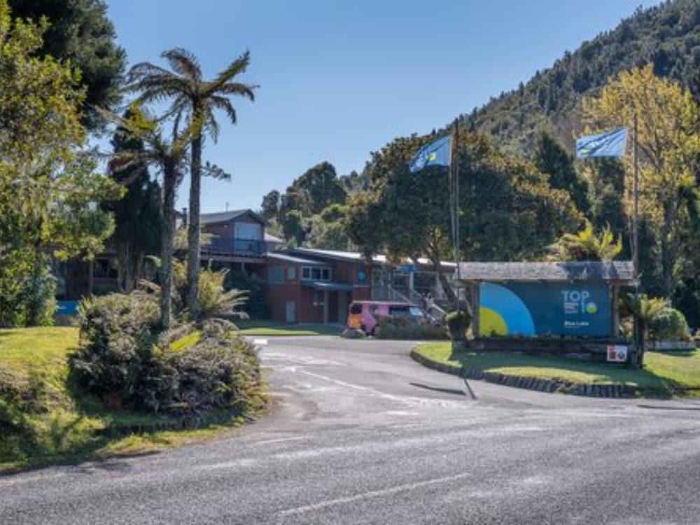 BLUE LAKE TOP 10 HOLIDAY PARK 38/50