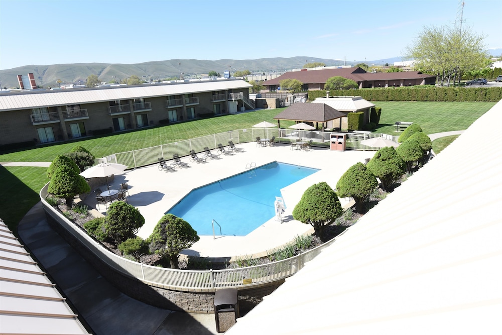 Best Western Plus Ahtanum Inn 3/49