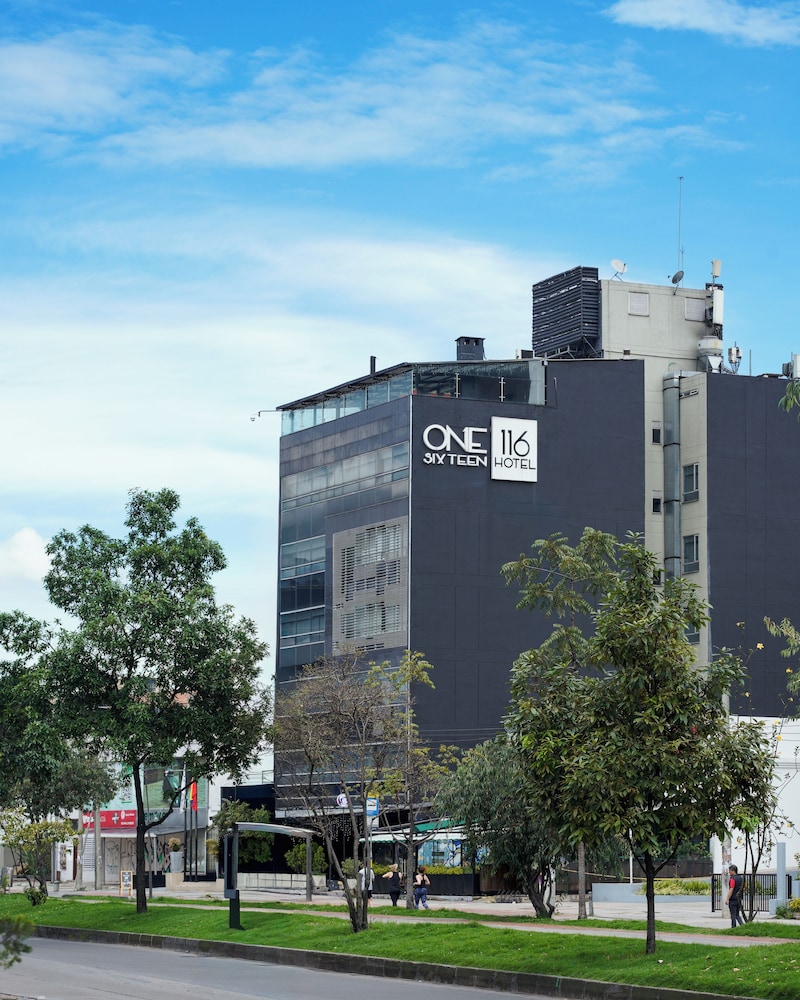 One Sixteen Hotel 68/72
