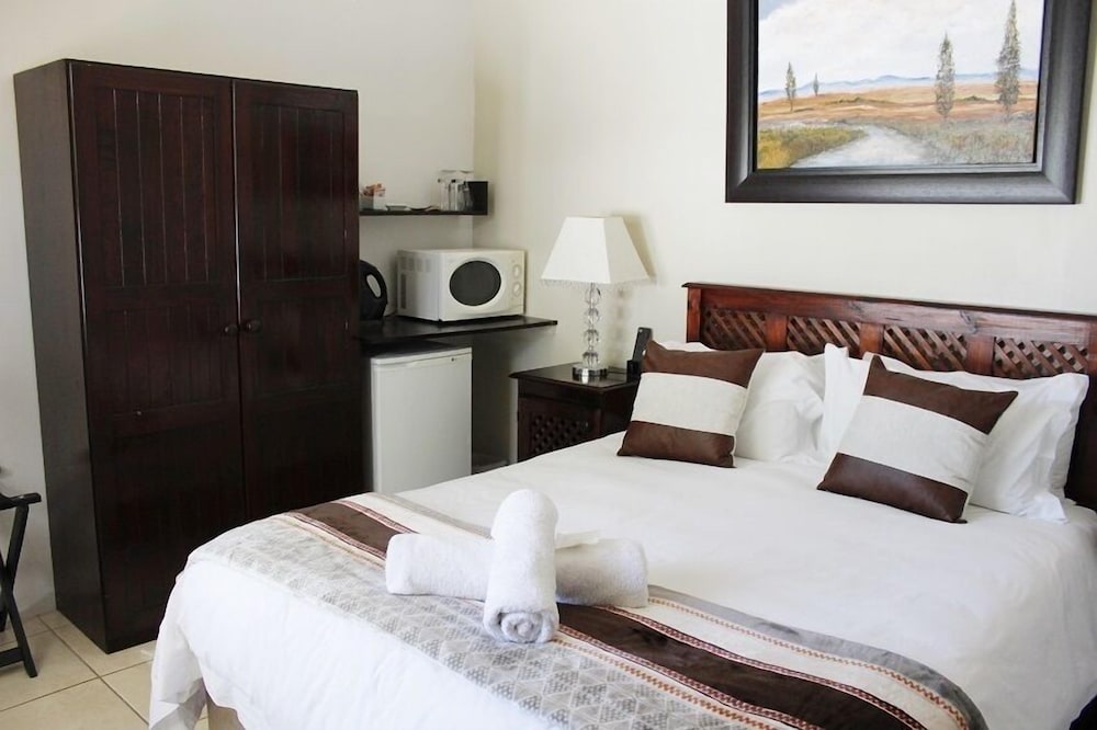 Budget, Queen Bed