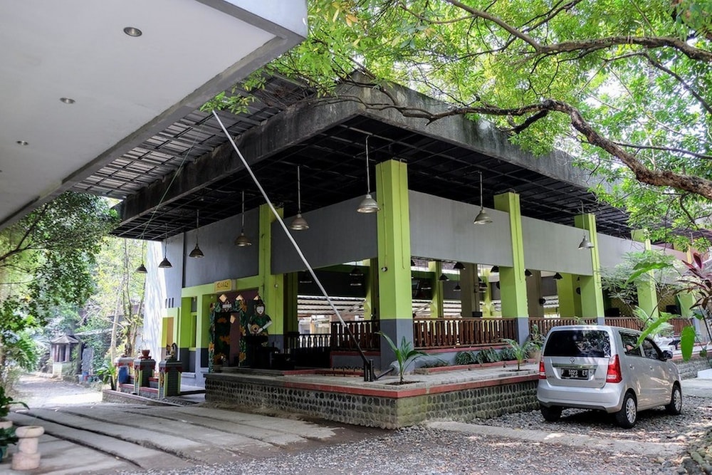 Reddoorz Plus Near Jalan Baru Bogor 2/32