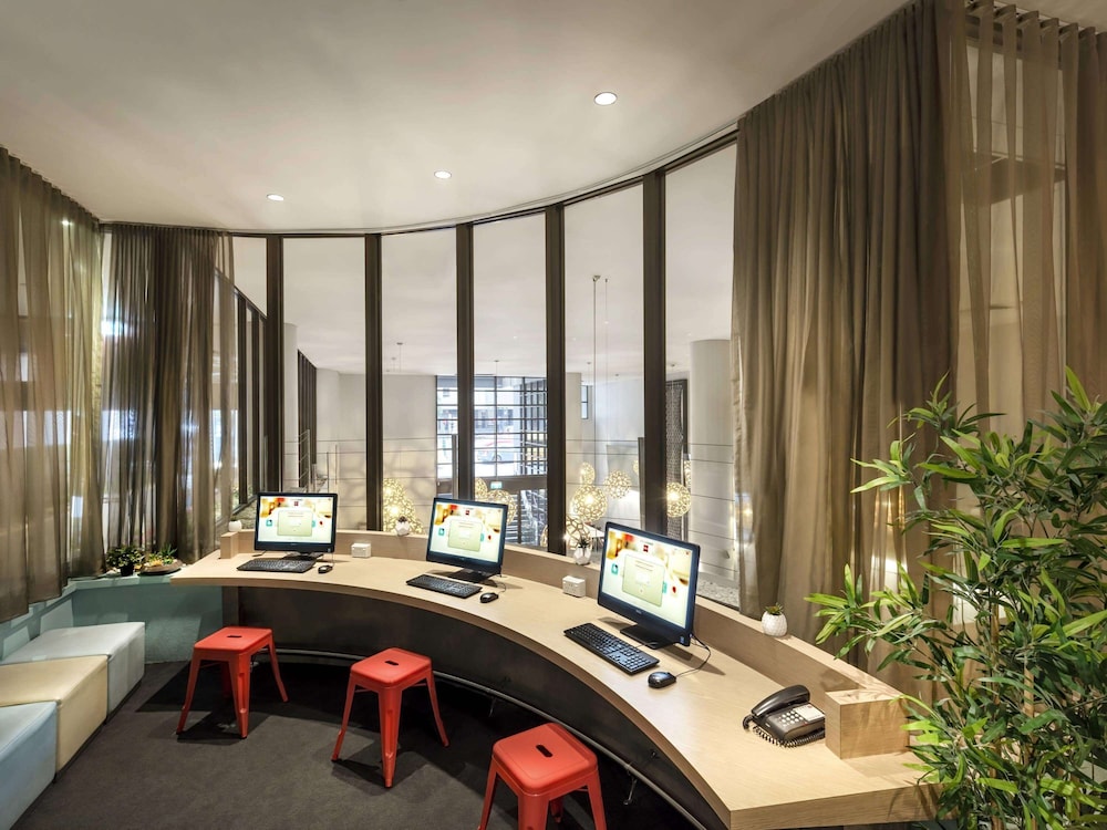ibis Melbourne Hotel and Apartments 64/70