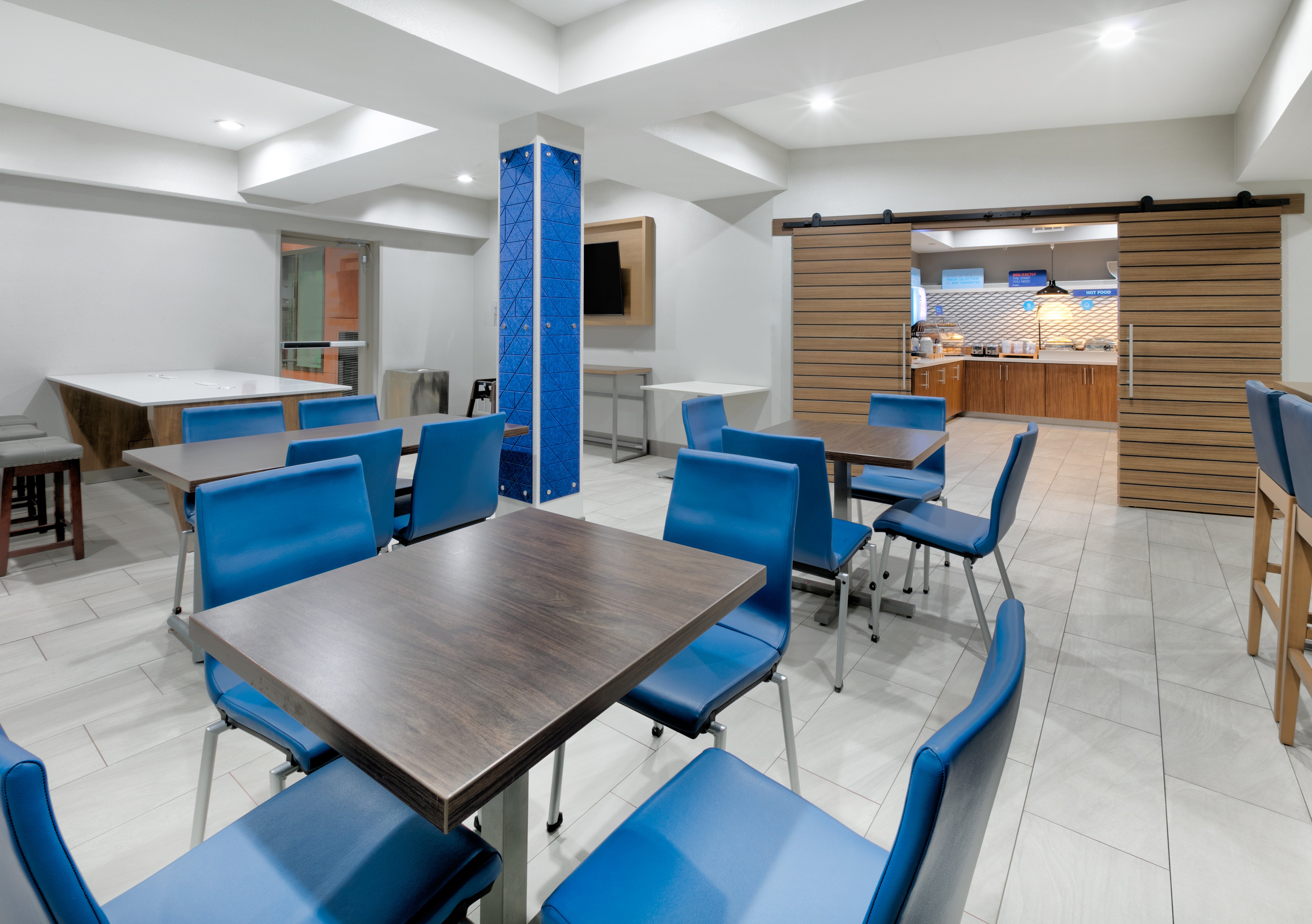 Holiday Inn Express Hotel And Suites Dallas Park Central Northeast 36/56