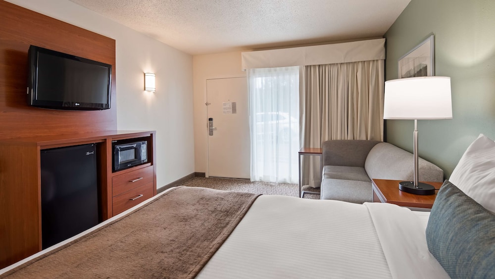 Best Western Buffalo Ridge Inn 6/33