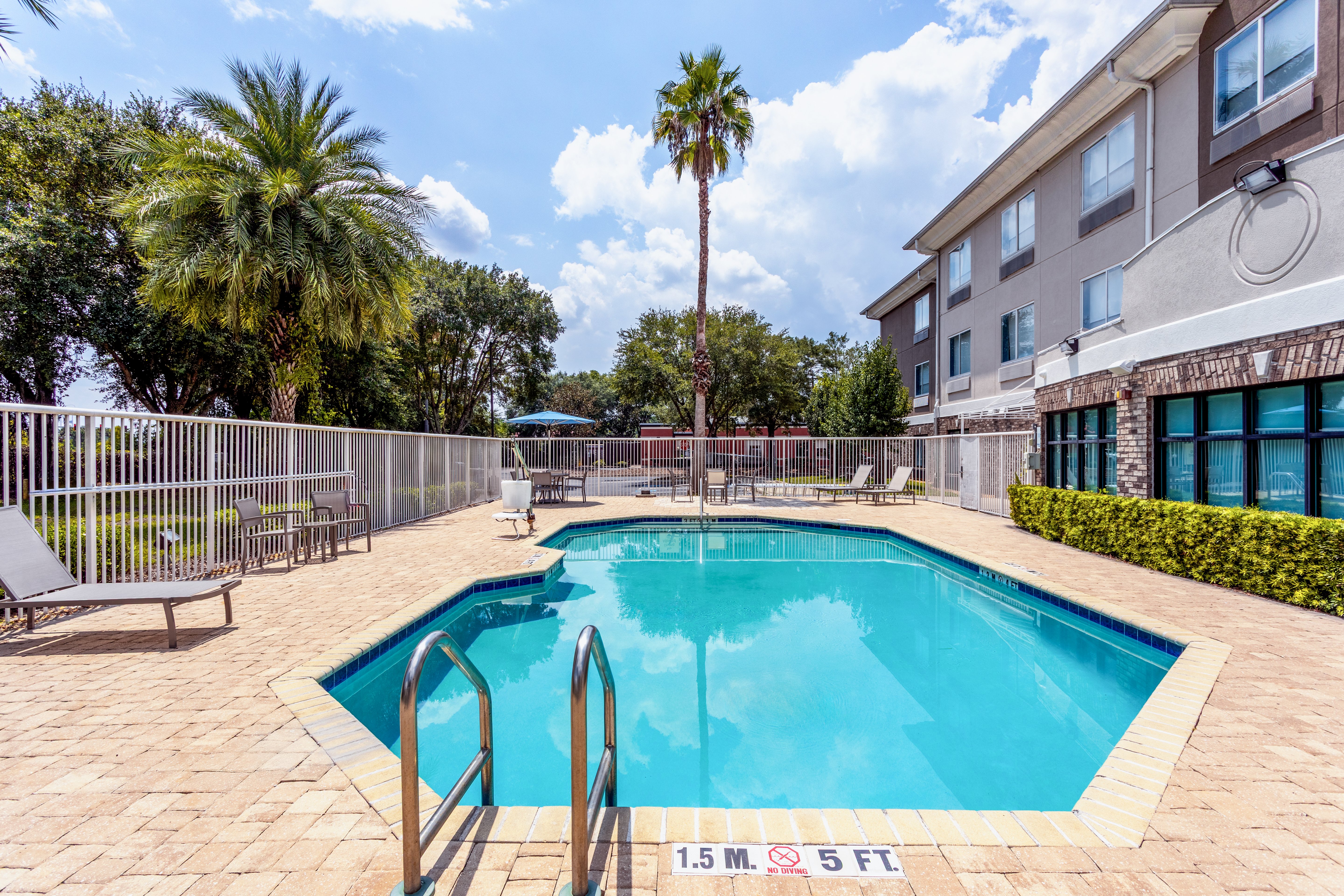 Holiday Inn Express & Suites Jacksonville - Blount Island, an IHG Hotel 79/80