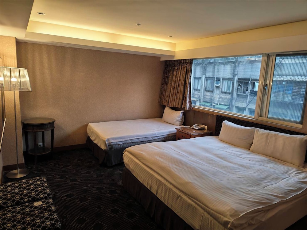 Cai She Hotel 7/48