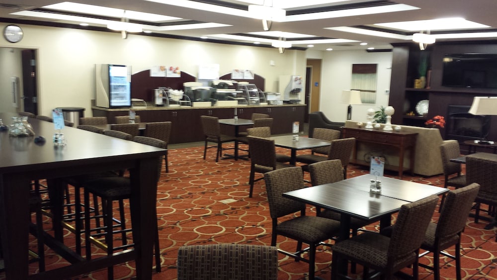 Holiday Inn Express Hotel And Suites Cambridge 36/45