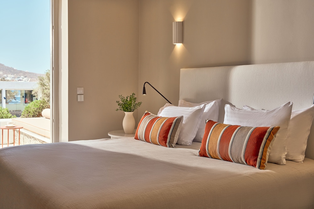 DELUXE, SUITE, GARDEN VIEW