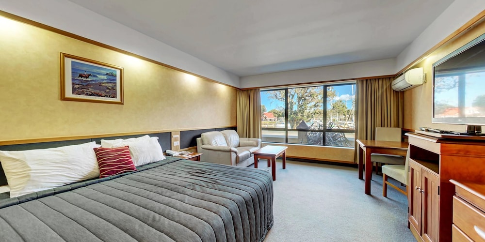Room, King Bed, Marina View, No Balcony