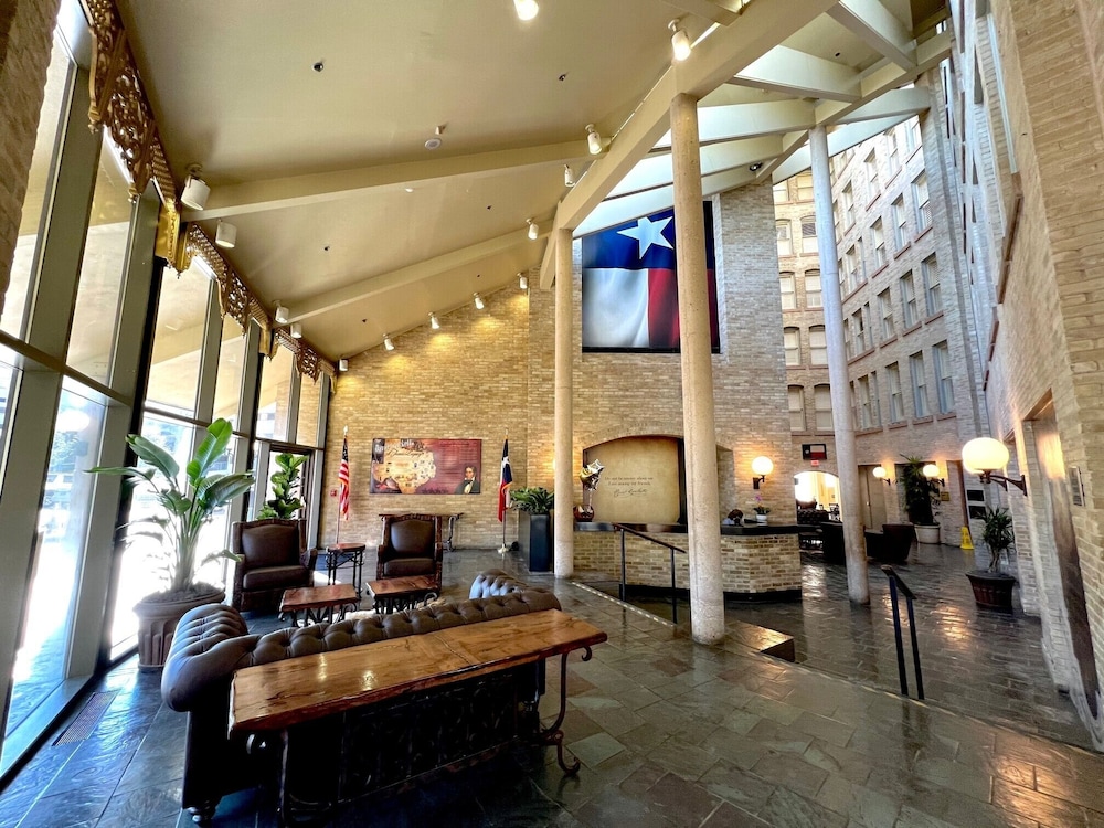 CROCKETT HOTEL 52/77