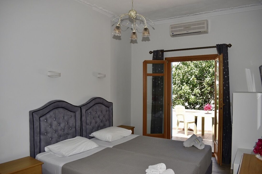 Minoa Hotel 13/50