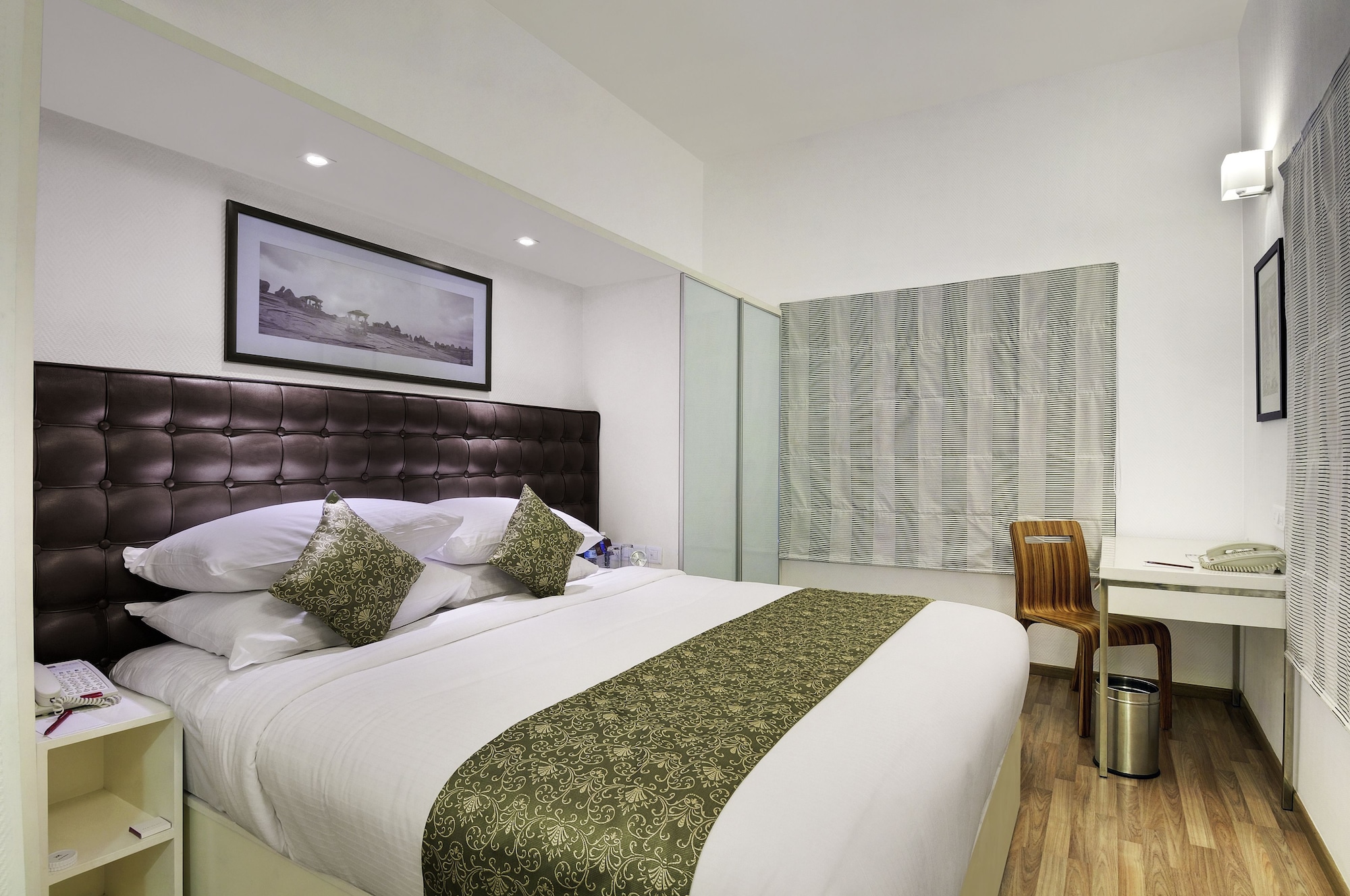 جناح بسريرين مزدوجين بشرفة بغرفتي نوم، Grand Mercure Bangalore An Accor Hotels Brand 5/10