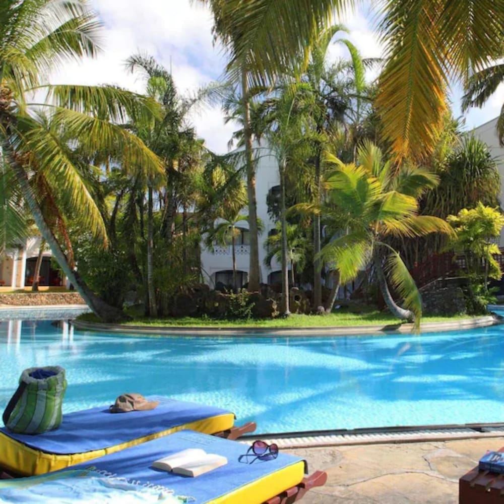 Sarova Whitesands Beach Resort and Spa 72/73