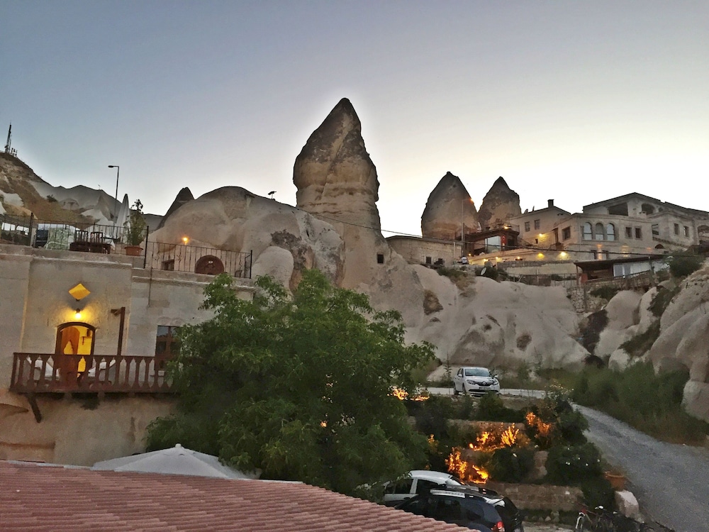 Antique Terrace Suites 36/50