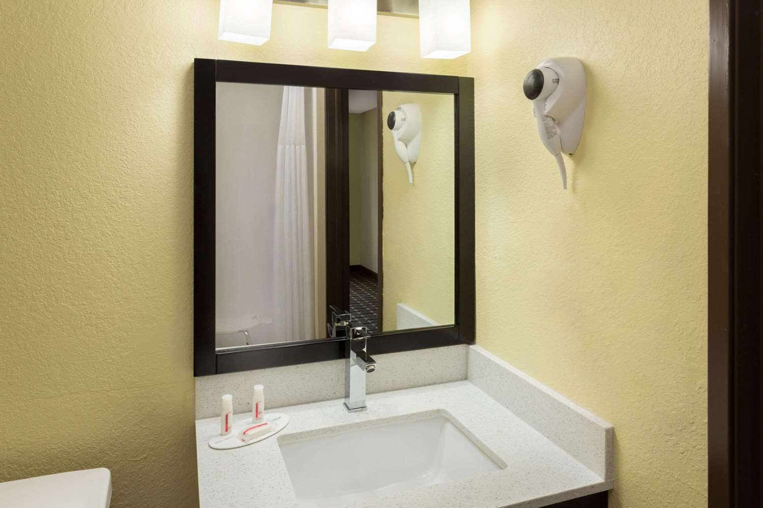 Super 8 By Wyndham Marietta 3/3