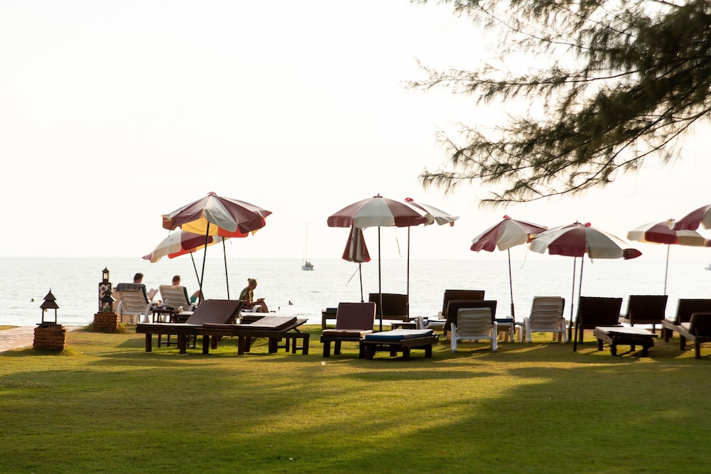 Royal Lanta Resort & Spa 63/71
