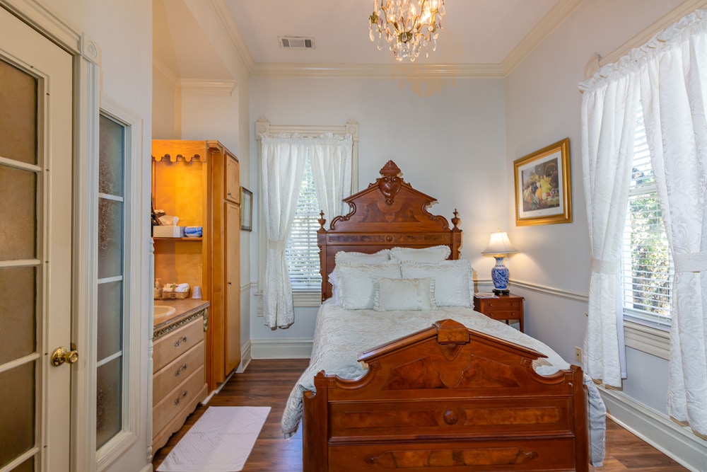 Amethyst Garden Inn 44/62