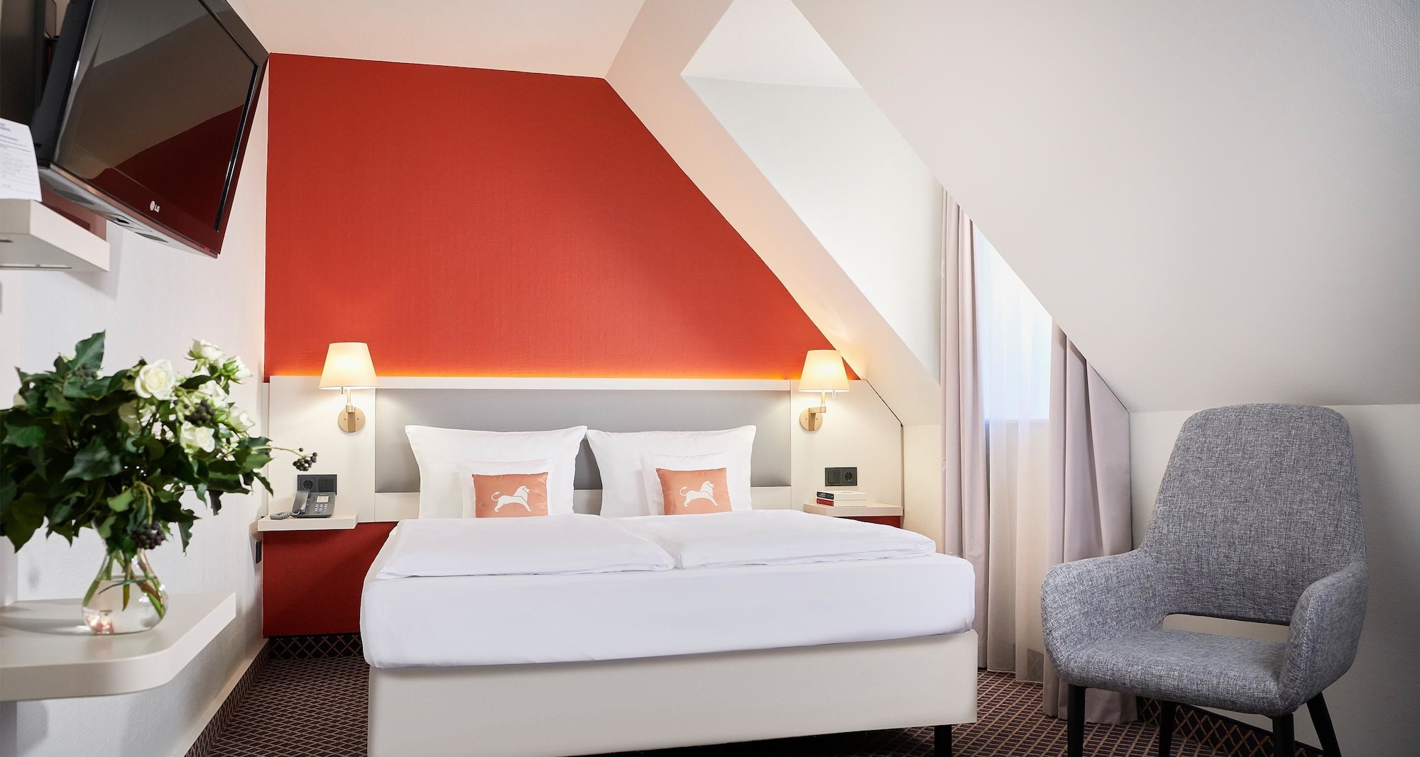 Standard, Queen Bed, Courtyard Area