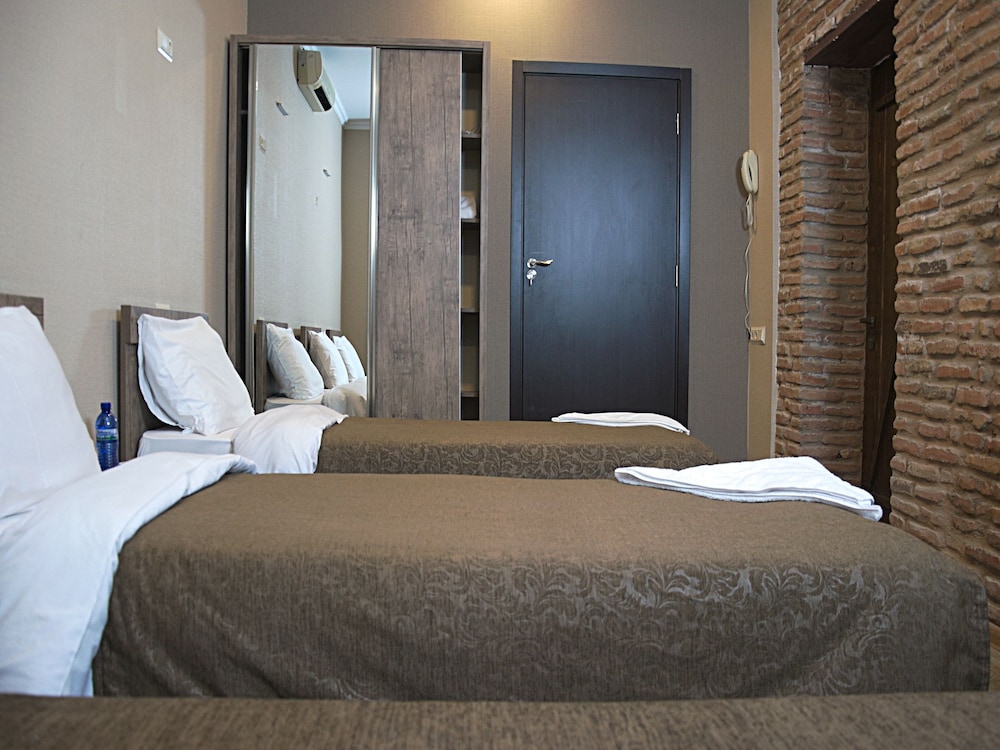Tiflis Hotel 17/74