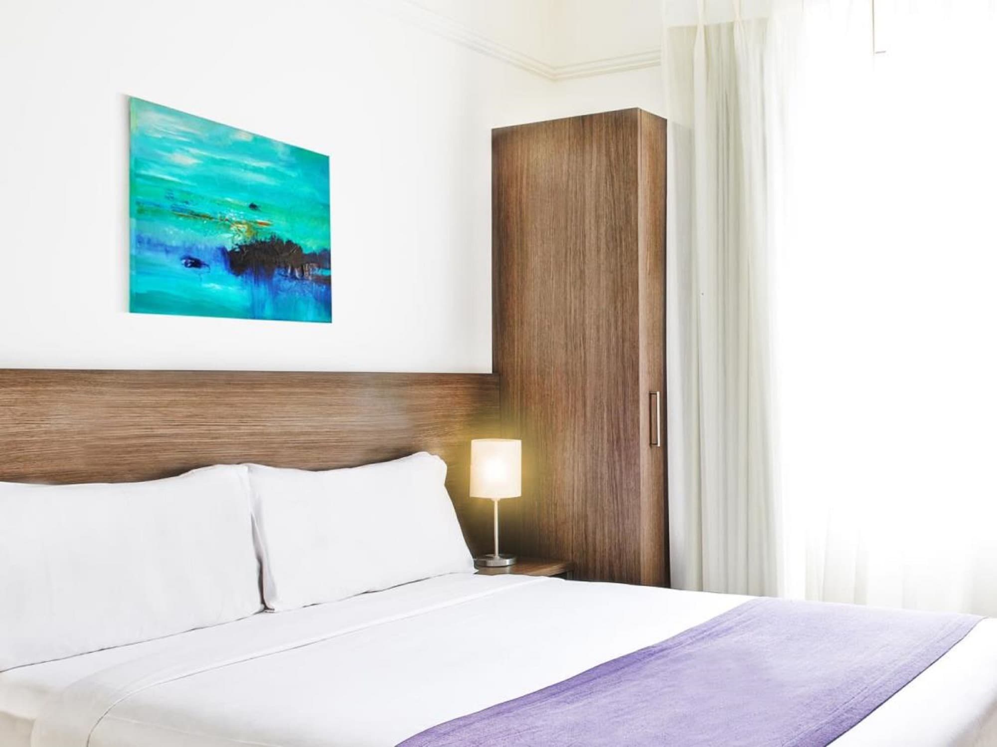 ROOM, DOUBLE BED