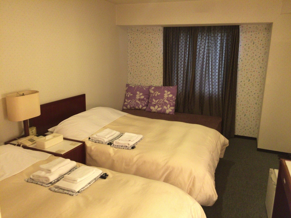 ROOM, TWIN BEDS, SMOKING