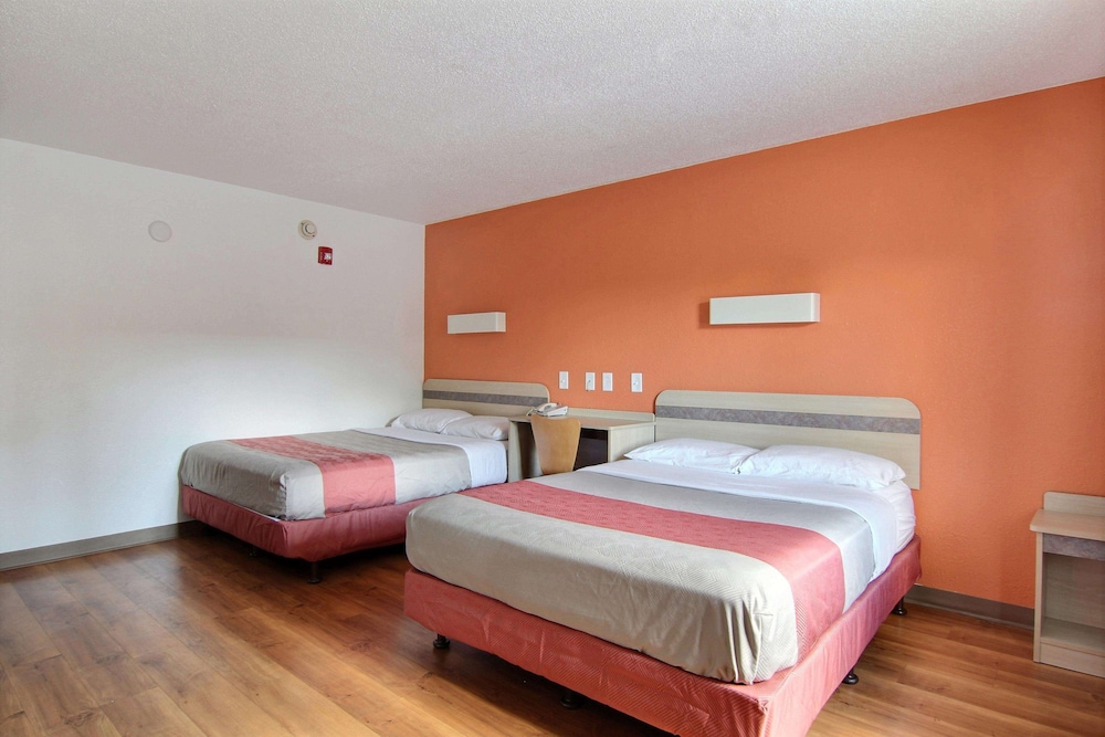 Motel6 Middleburg Heights, OH - Cleveland 22/49