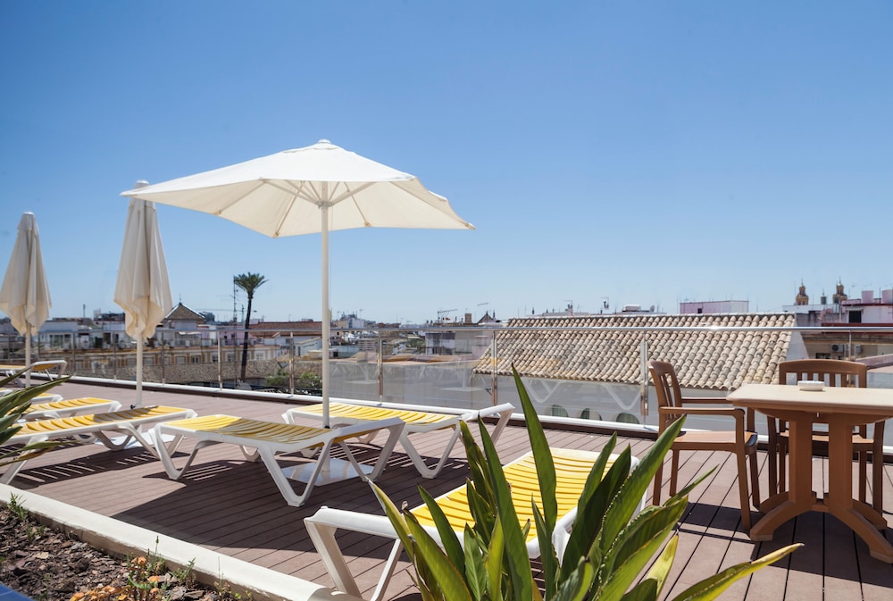 Don Paco Hotel 74/77