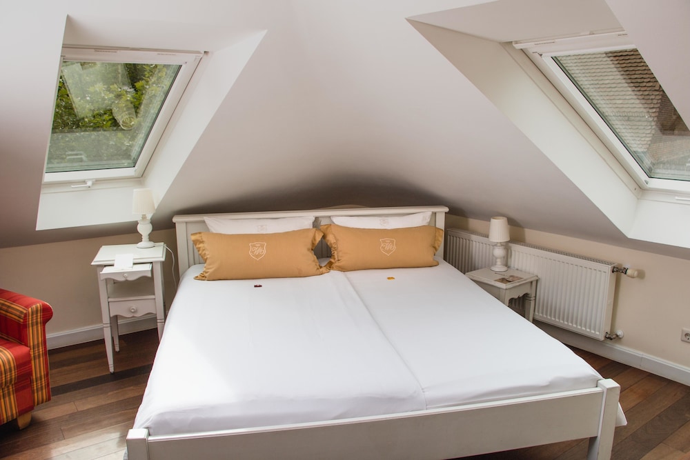 Junior Suite, Multiple Beds