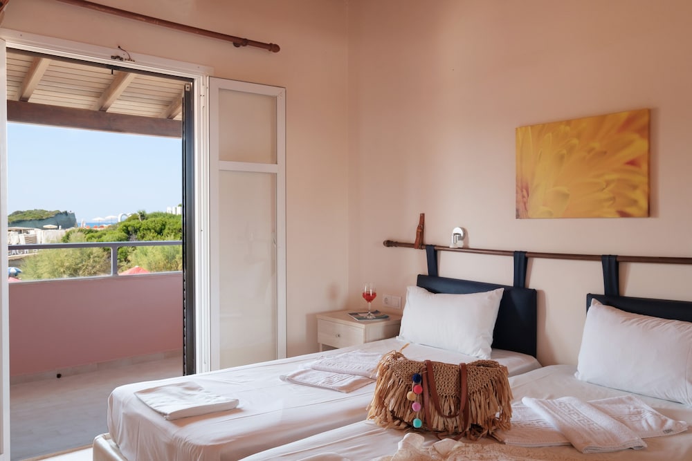 Canal D Amour Apartments 10/47