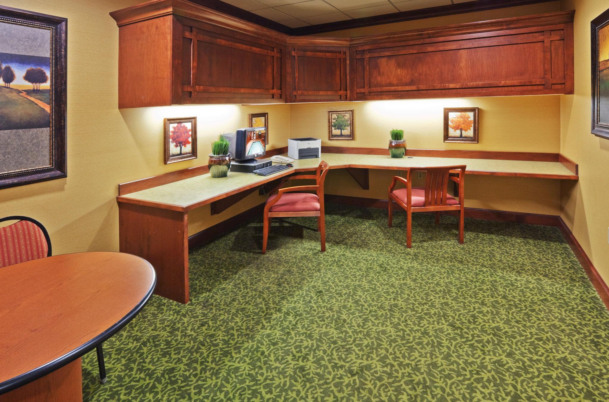Country Inn & Suites by Radisson, Springfield Downtown 13/14