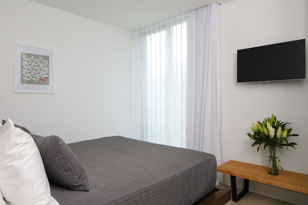 1 BEDROOM, SUITE, TERRACE