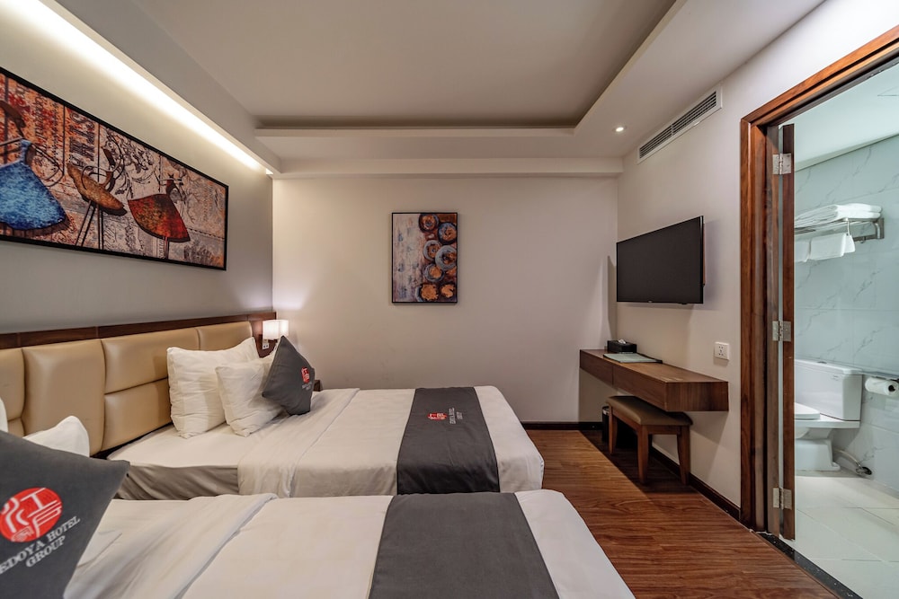STANDARD, DOUBLE OR TWIN BED, NO WINDOW