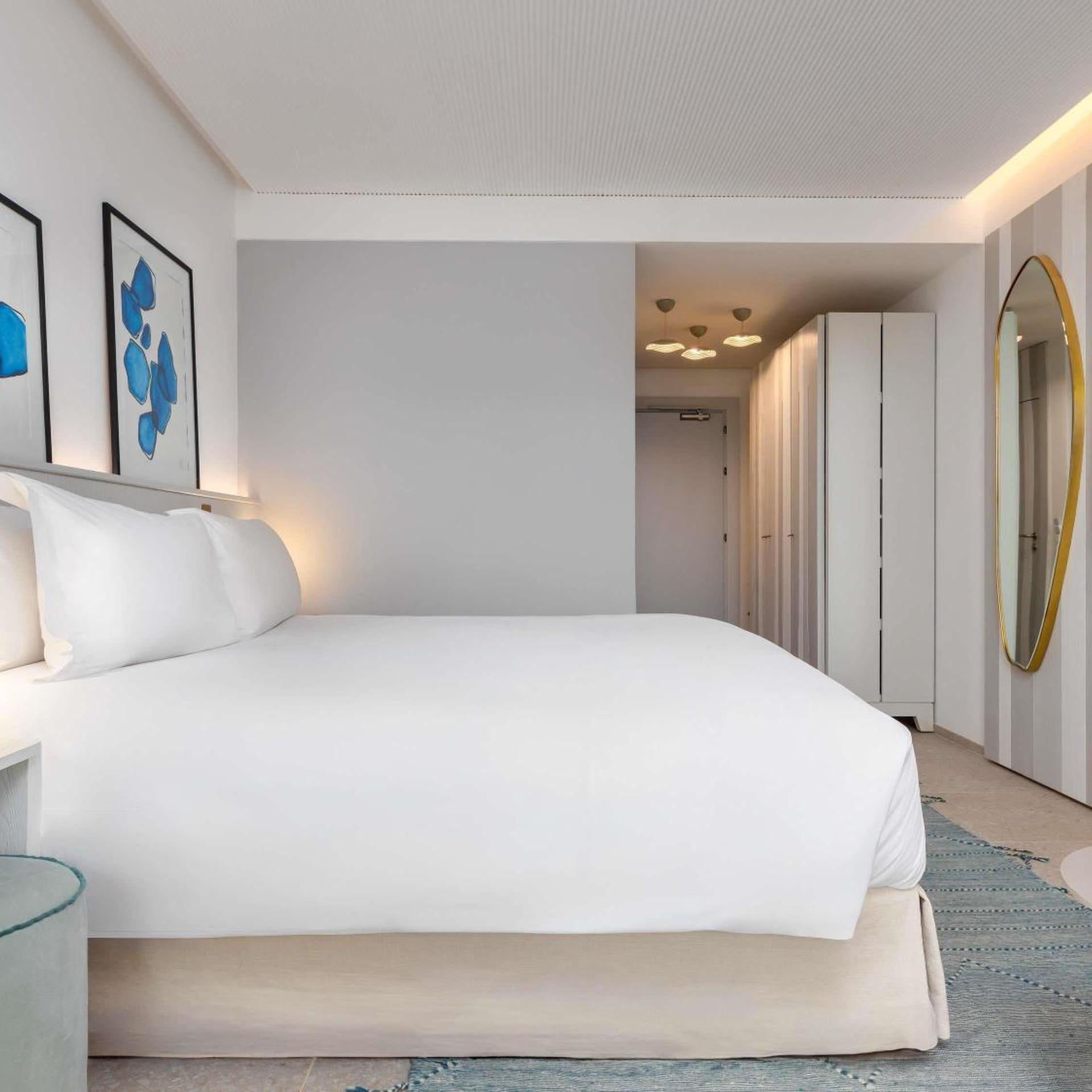 Superior, King Bed, Queen Bed, Pool and Sea View