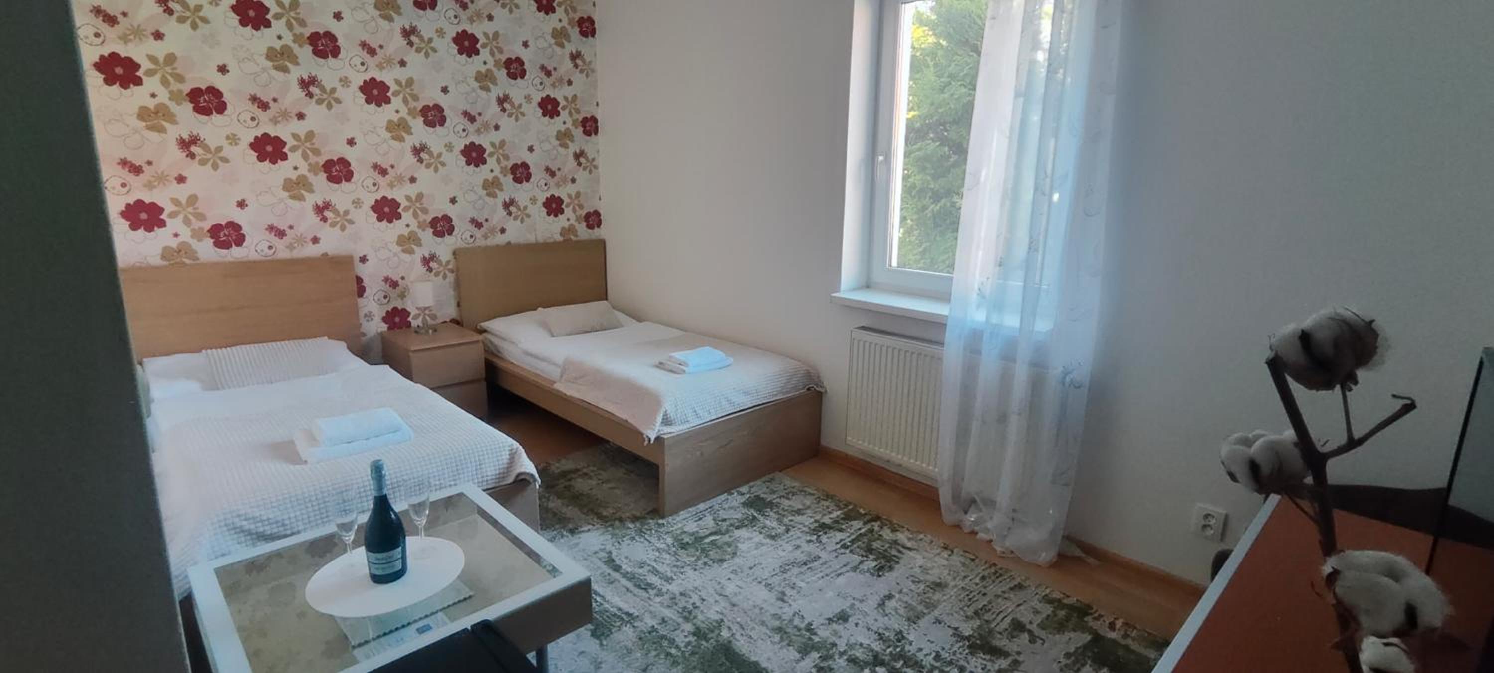 Room, Twin Beds, Bathtub