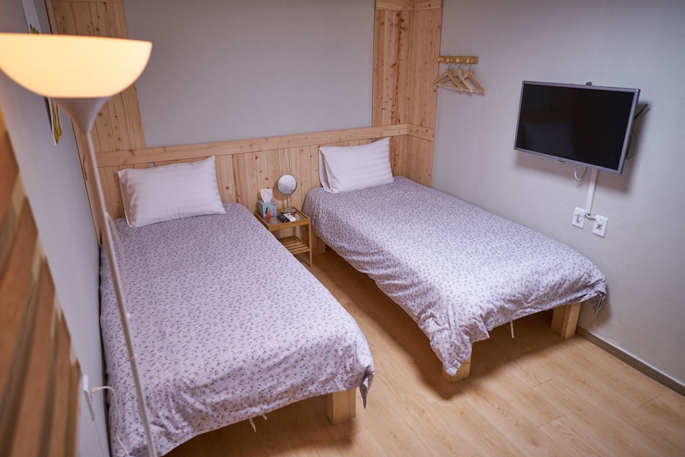 R Guesthouse 32/74