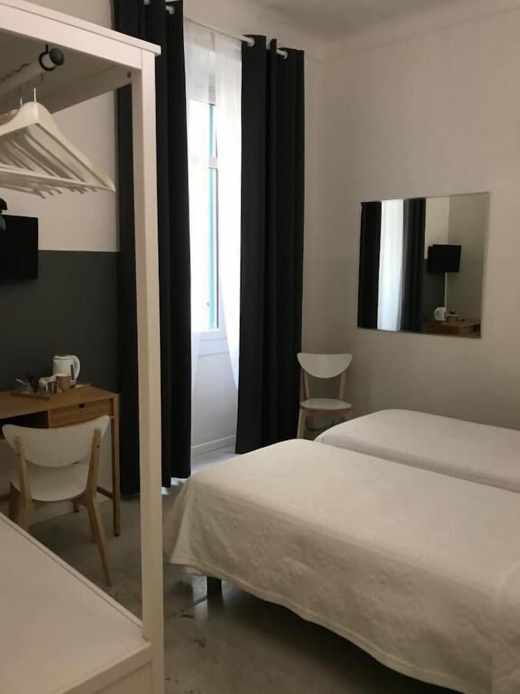 Azur Hotel 24/59